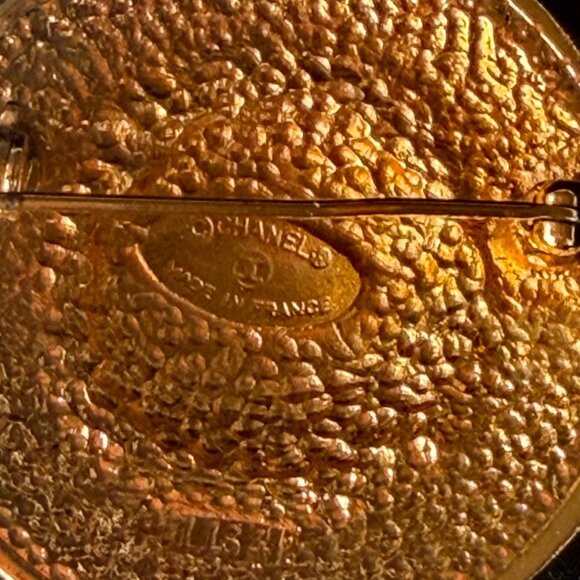 CHANEL Vintage Gold Sunburst Brooch Pin MINT - Picture 6 of 7